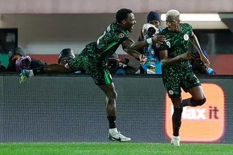 أنهى سلسلة سلبية.. أوسيمين يفتتح أهدافه مع نيجيريا في كأس أمم أفريقيا 2025